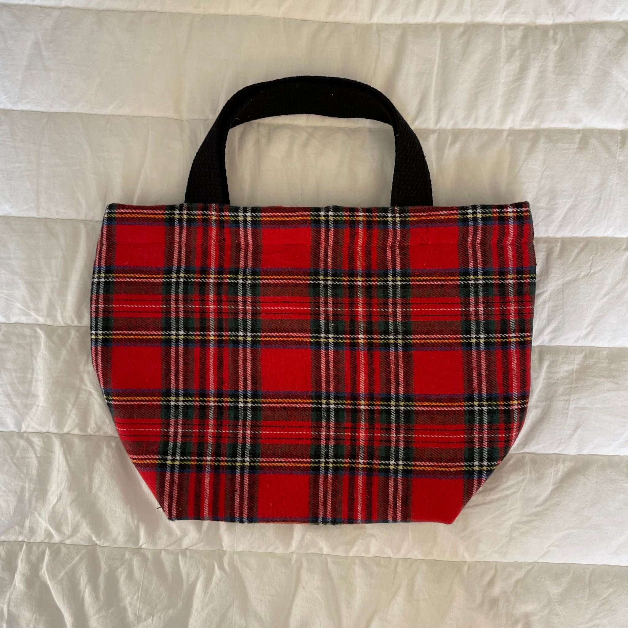 Banned Apparel Red Tartan Plaid Punk Purse with Handcuff Skull Charm :  Amazon.in: Shoes & Handbags